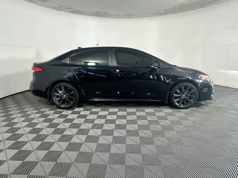 Used 2025 Toyota Corolla SE FWD image 2