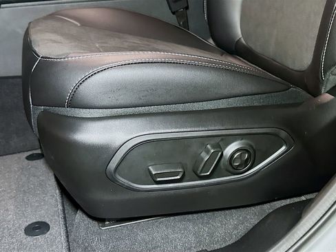 New 2025 Jeep Grand Cherokee Altitude AWD/4WD image 13