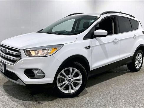 Used 2018 Ford Escape SE image 3