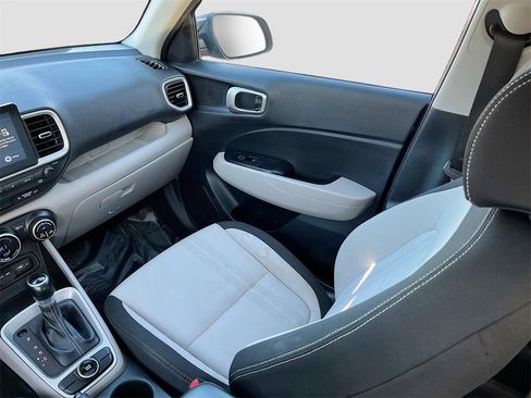 Used 2022 Hyundai Venue SEL w/ Cargo Package image 22