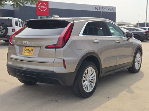 Used 2024 Cadillac XT4 Luxury w/ Cold Weather Package FWD image 3