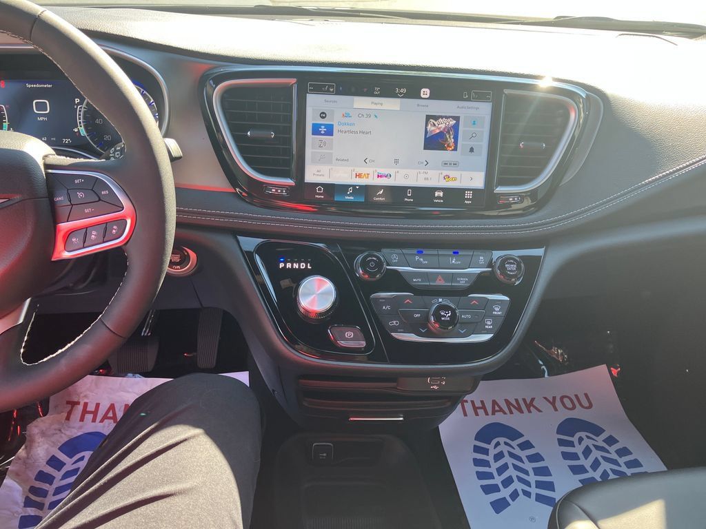 New 2027 Chrysler Pacifica Select FWD image 16