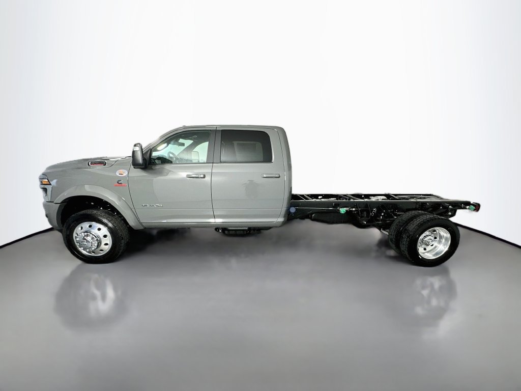 New 2026 RAM 4500 4x4 Crew Cab DRW w/ Laramie Trim Package image 4
