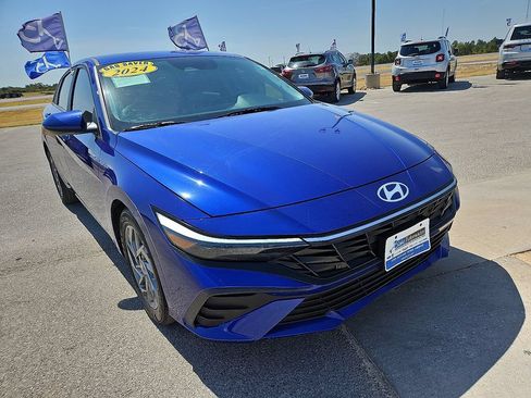 Used 2024 Hyundai Elantra SEL FWD image 11
