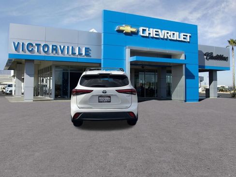 Used 2020 Toyota Highlander LE AWD/4WD image 7