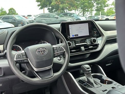 Used 2023 Toyota Highlander L FWD image 13