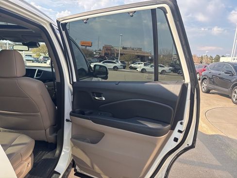 Used 2016 Honda Pilot Touring image 33