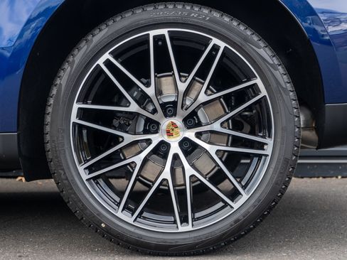 Certified 2026 Porsche Macan AWD/4WD image 13