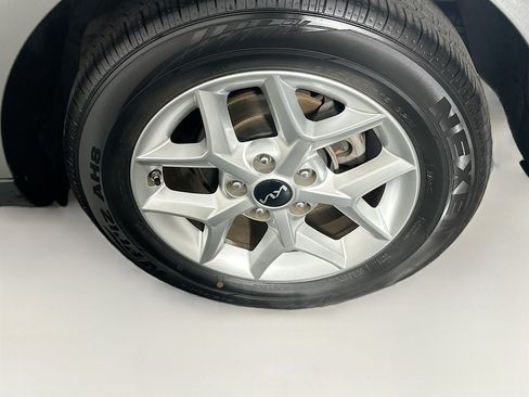 Used 2025 Kia Soul LX w/ LX Technology Package FWD image 11