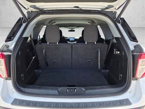 Used 2021 Ford Explorer XLT RWD image 6