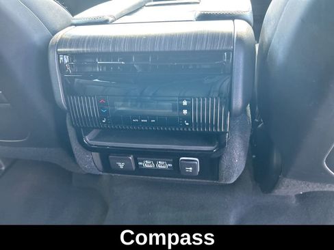 Used 2023 Jeep Wagoneer Series III w/ Preferred Equipment Group image 29