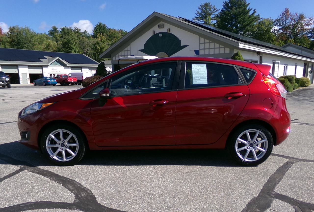 Used 2014 Ford Fiesta SE w/ Equipment Group 201B FWD image 2