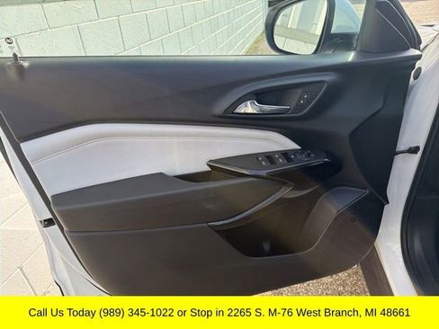 Used 2024 Chevrolet Trax LT w/ Driver Confidence Package image 29