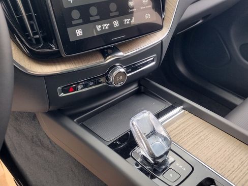 New 2026 Volvo XC60 B5 Ultra w/ Climate Package image 15