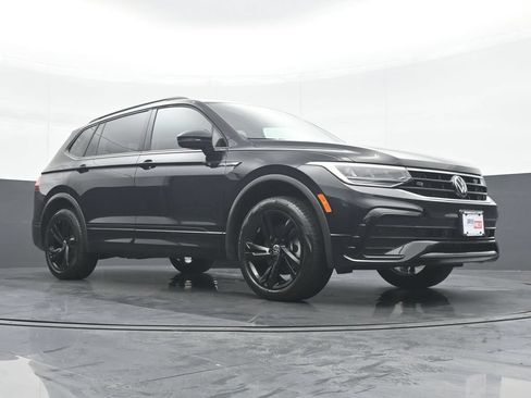 Used 2024 Volkswagen Tiguan SE R-Line AWD/4WD image 33