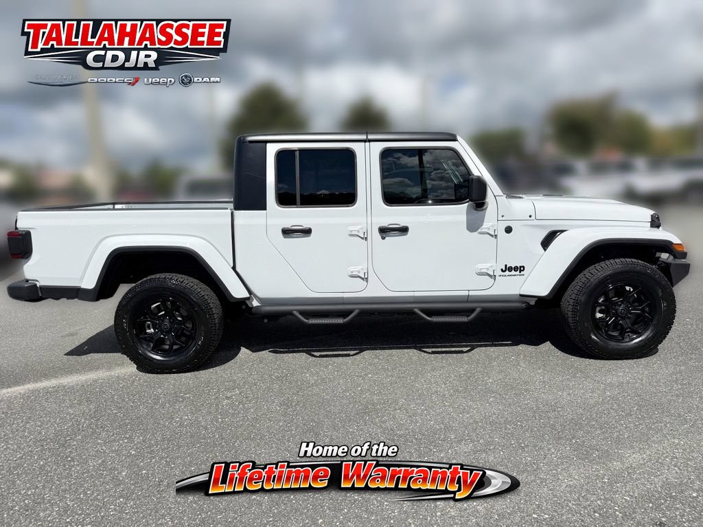 Used 2025 Jeep Gladiator Mojave AWD/4WD image 2