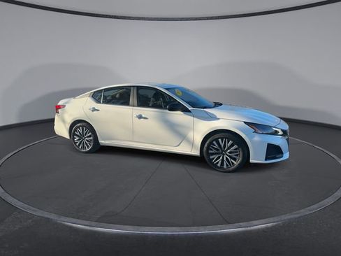 Used 2025 Nissan Altima 2.5 SV image 3