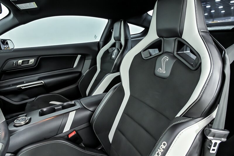 Used 2021 Ford Mustang Shelby GT500 w/ Carbon Fiber Track Pack RWD image 16