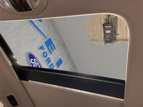 Used 2019 Chrysler Pacifica Limited w/ Tire & Wheel Group image 3