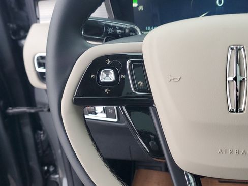 New 2026 Lincoln Corsair Premiere image 17