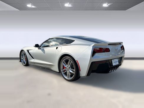 Used 2019 Chevrolet Corvette Stingray Coupe w/ 1LT RWD image 3