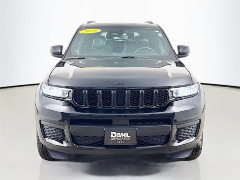Used 2023 Jeep Grand Cherokee L Laredo image 3