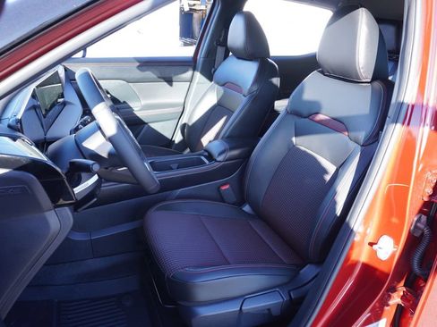 Used 2025 Nissan Kicks SR FWD image 13