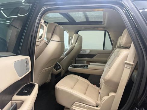Used 2021 Lincoln Navigator Reserve AWD/4WD image 18