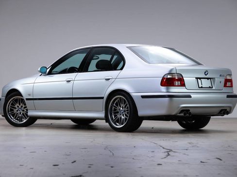 Used 2002 BMW M5 image 5
