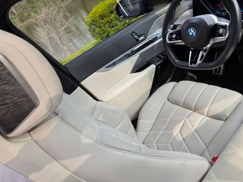 Used 2023 BMW i7 xDrive60 AWD/4WD image 41