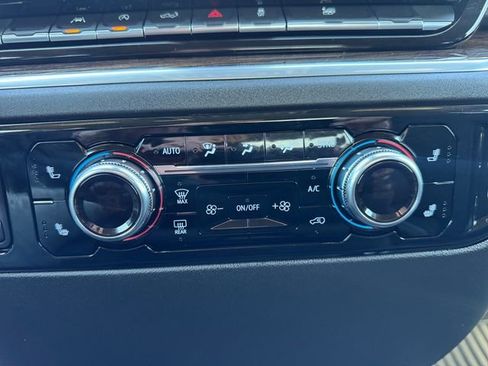 Used 2025 GMC Sierra 1500 SLE image 15