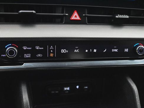 Used 2025 Kia Sportage SX image 12