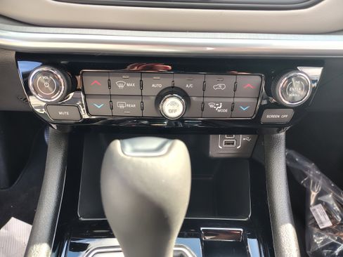 New 2026 Jeep Compass Limited image 33