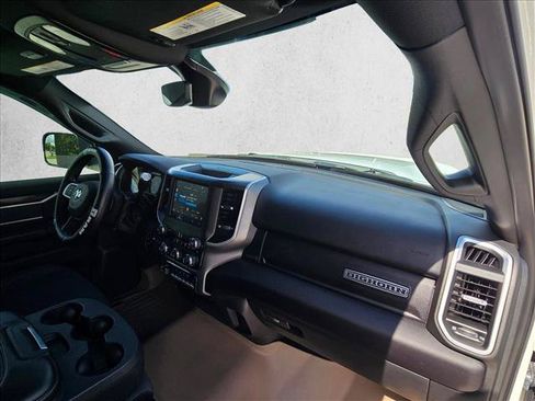 Used 2022 RAM 2500 Big Horn w/ Level C Equiment Group AWD/4WD image 17