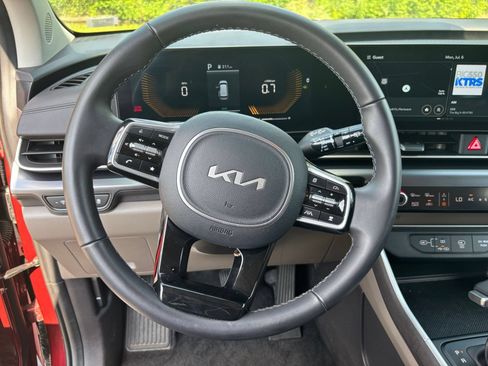 Used 2026 Kia Carnival FWD image 36