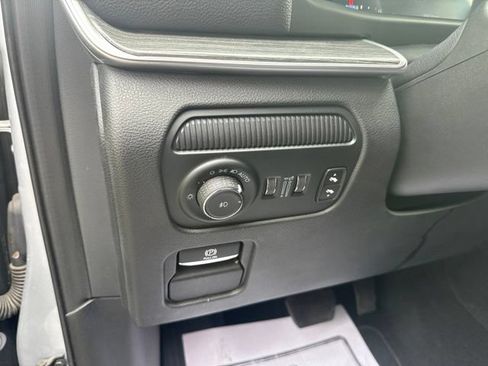 Used 2023 Jeep Wagoneer L Series II AWD/4WD image 8