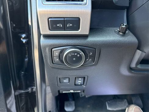 Used 2017 Ford F250 Platinum w/ Platinum Ultimate Package AWD/4WD image 17