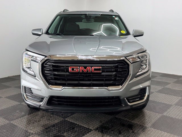 Used 2023 GMC Terrain SLE w/ Driver Convenience Package FWD image 3