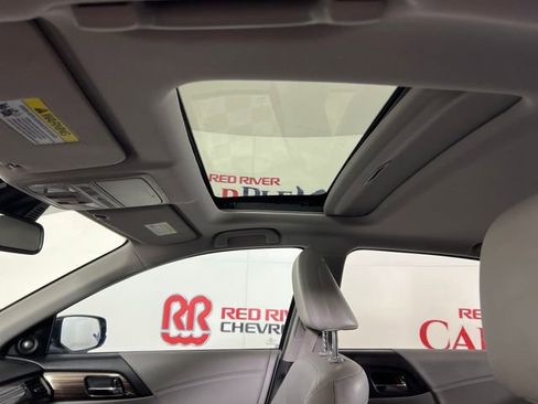 Used 2017 Honda Accord EX-L image 22