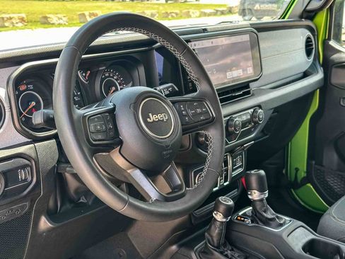 Used 2025 Jeep Wrangler Unlimited Sport AWD/4WD image 12