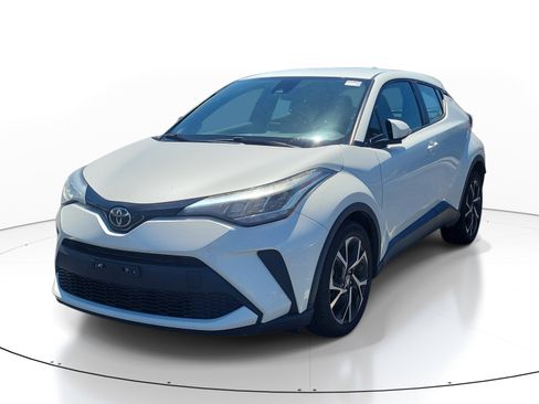 Used 2021 Toyota C-HR XLE FWD image 3
