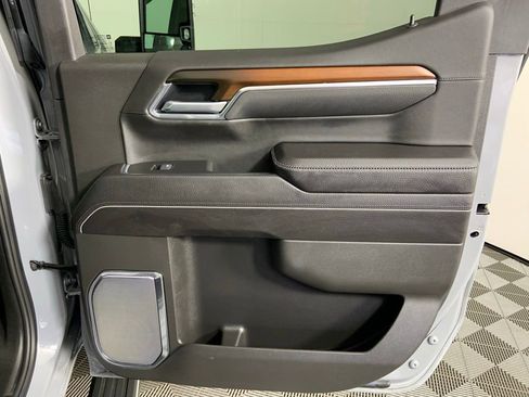 Used 2025 GMC Sierra 1500 Denali w/ Denali Reserve Package image 12