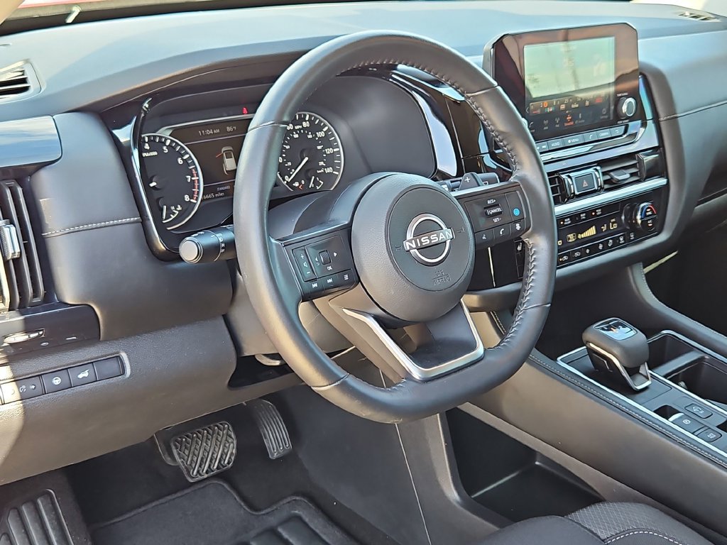 Used 2025 Nissan Pathfinder SV w/ SV Premium Package FWD image 9
