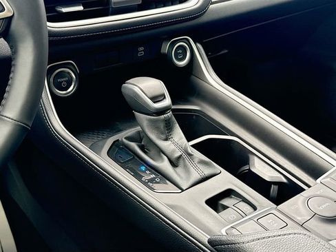 Used 2025 Toyota Grand Highlander AWD Hybrid image 30