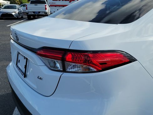 Used 2025 Toyota Corolla LE FWD image 11