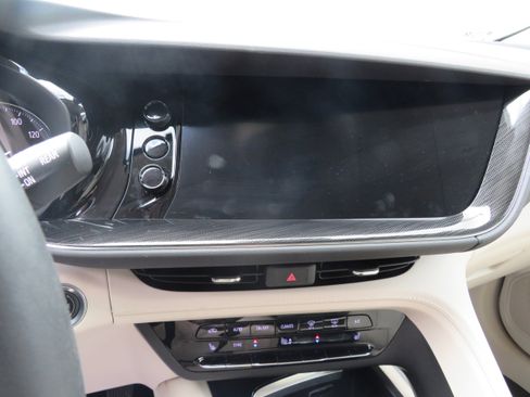 Used 2021 Buick Envision Essence w/ Technology Package I image 11