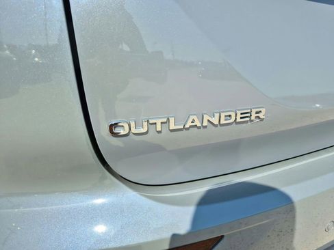 New 2025 Mitsubishi Outlander SEL image 13