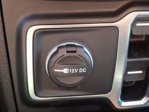 Used 2025 Jeep Wrangler Unlimited Sahara w/ Safety Group AWD/4WD image 24