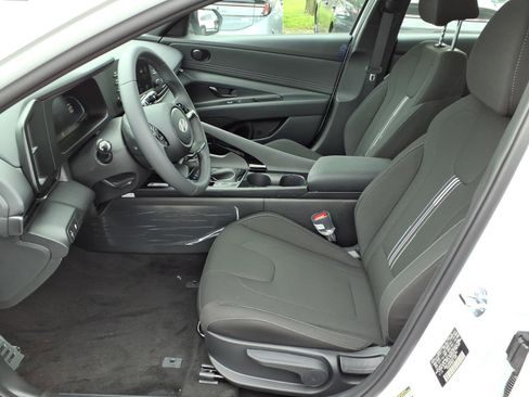 New 2026 Hyundai Elantra SEL Sport Premium FWD image 4