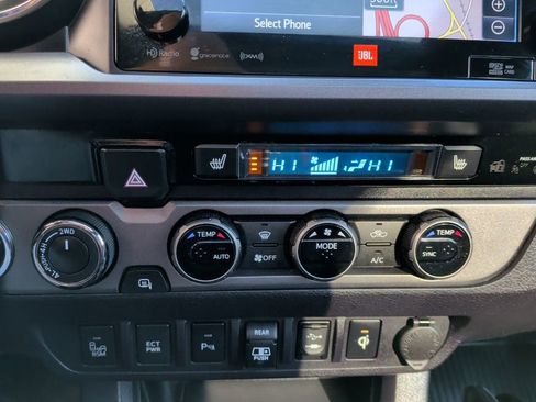 Used 2018 Toyota Tacoma TRD Off-Road image 25